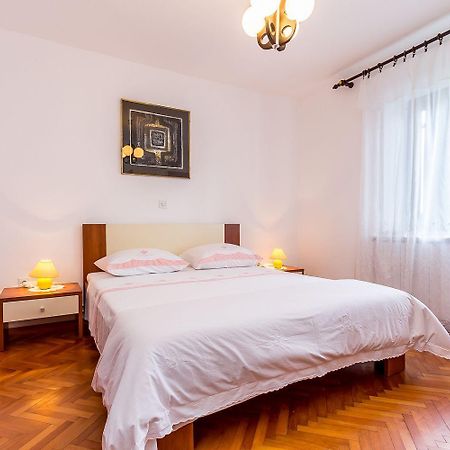 Ferienwohnung Mit Wlan, Klima, Parkplatz, Grill Und Grossem Garten Zum Fussball Spielen Gajana Dış mekan fotoğraf