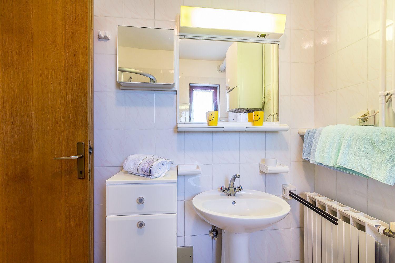 Ferienwohnung Mit Wlan, Klima, Parkplatz, Grill Und Grossem Garten Zum Fussball Spielen Gajana Dış mekan fotoğraf