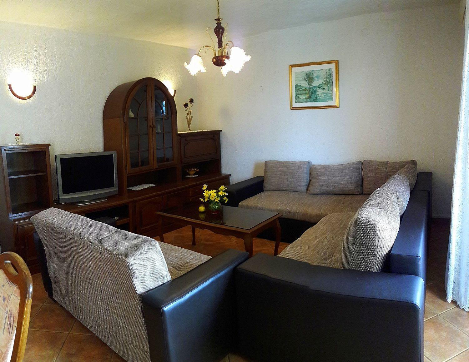 Ferienwohnung Mit Wlan, Klima, Parkplatz, Grill Und Grossem Garten Zum Fussball Spielen Gajana Dış mekan fotoğraf