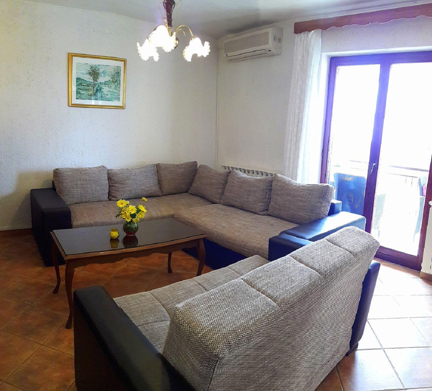 Ferienwohnung Mit Wlan, Klima, Parkplatz, Grill Und Grossem Garten Zum Fussball Spielen Gajana Dış mekan fotoğraf
