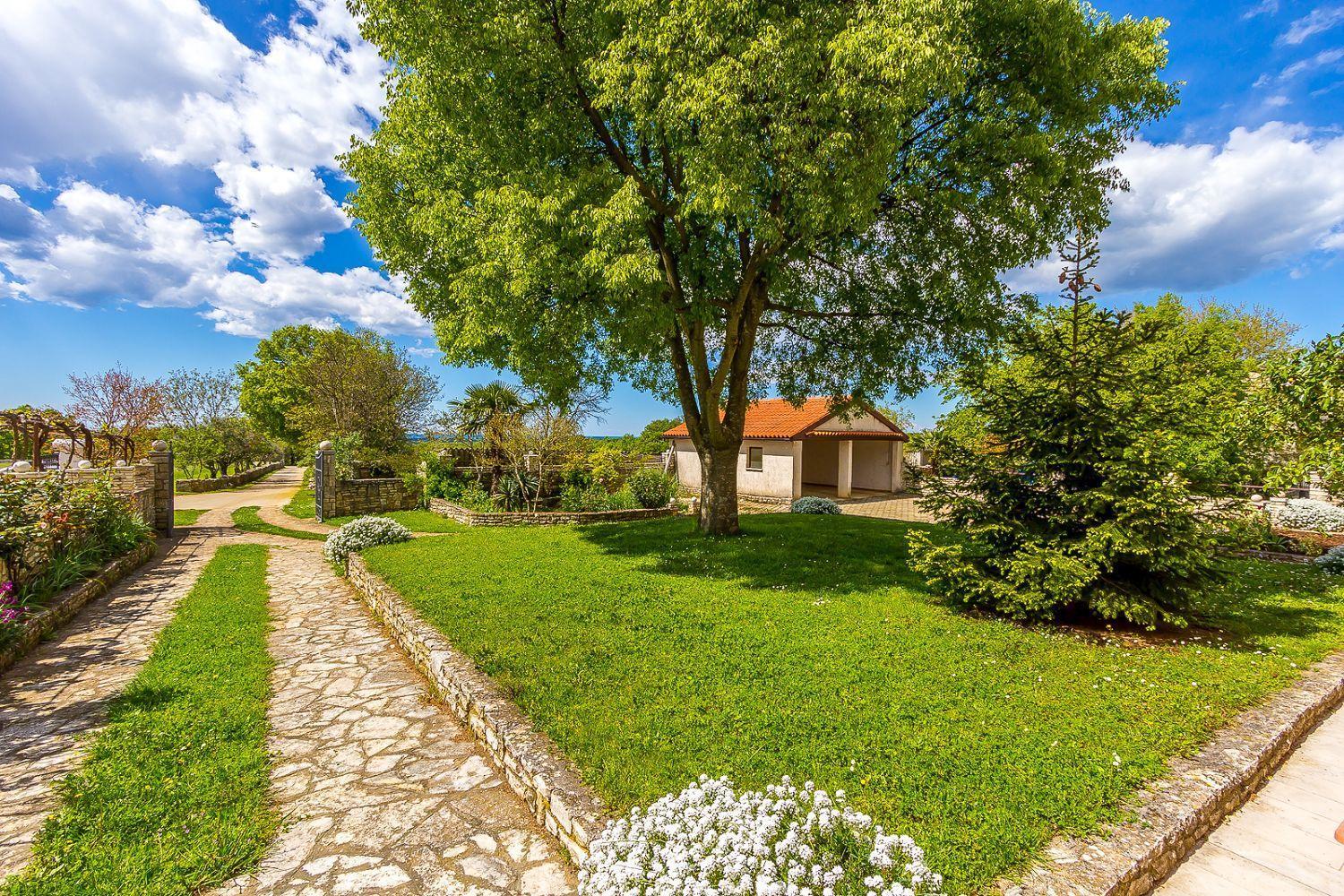 Ferienwohnung Mit Wlan, Klima, Parkplatz, Grill Und Grossem Garten Zum Fussball Spielen Gajana Dış mekan fotoğraf
