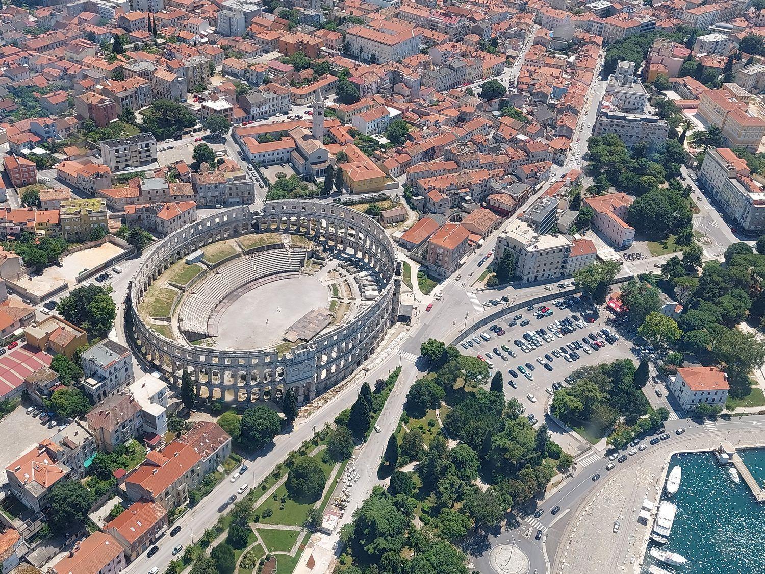 Ferienwohnung Mit Wlan, Klima, Parkplatz, Grill Und Grossem Garten Zum Fussball Spielen Gajana Dış mekan fotoğraf